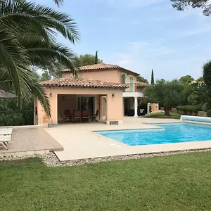 Belle à Raphaël Dans Clos Privé France